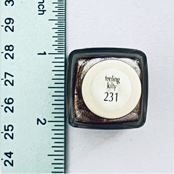 L'Oreal Paris Colour Riche Nail Polish 231 Fealing Kilty - Picture 3 of 3